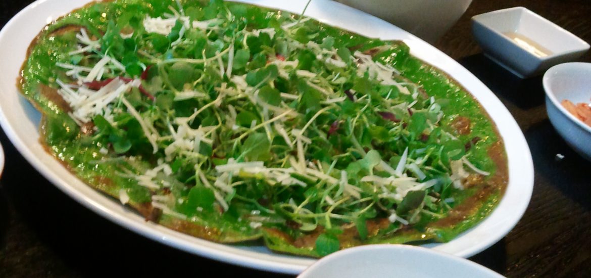 緑色のチヂミ&オーガニックの生マッコリ