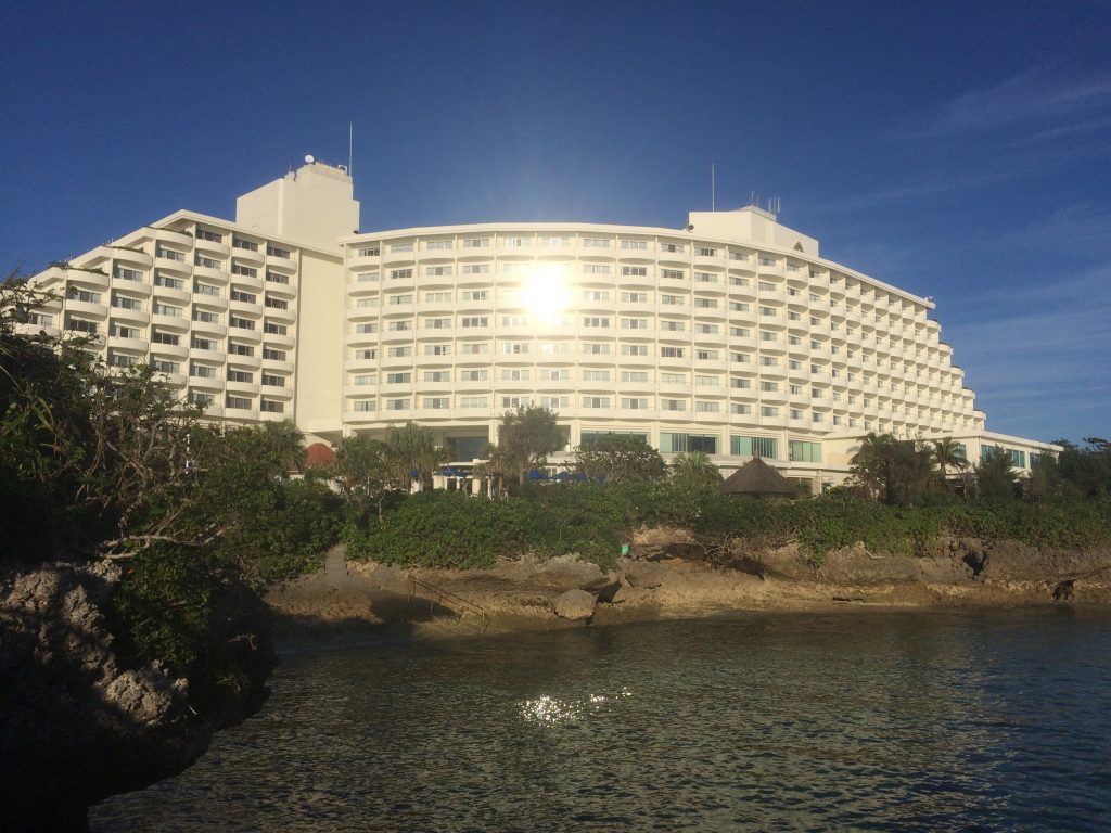 桟橋から見るホテル