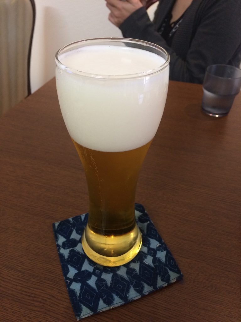 お約束のビール